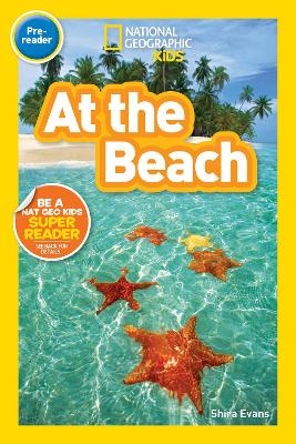 At the Beach (National Geographic Kids Readers, Pre-Reader) - Shira Evans