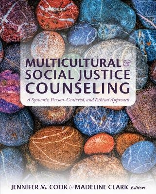 Multicultural and Social Justice Counseling - Jennifer M. Cook, Madeline Clark