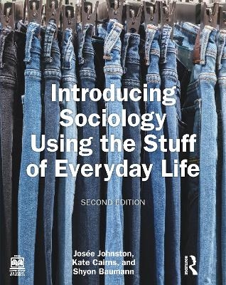 Introducing Sociology Using the Stuff of Everyday Life - Josee Johnston, Kate Cairns, Shyon Baumann