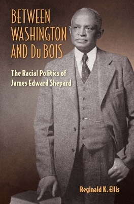 Between Washington and Du Bois - Reginald K. Ellis