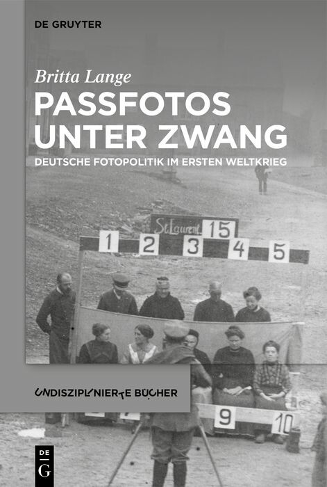 Passfotos unter Zwang -  Britta Lange