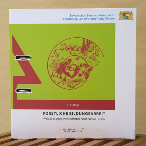 Forstliche Bildungsarbeit - 