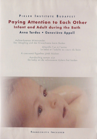 Aufmerksames Miteinander - Der Säugling und der Erwachsene beim Baden