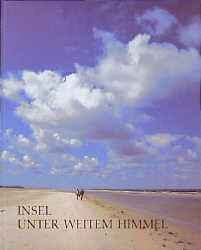 Insel unter weitem Himmel