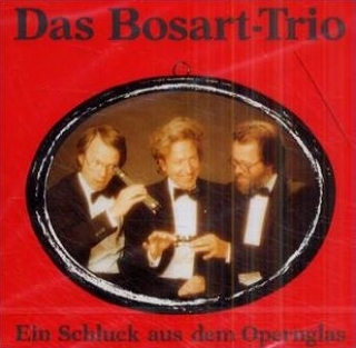 Ein Schluck aus dem Opernglas