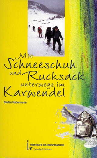 Mit Schneeschuhen und Rucksack unterwegs im Karwendel