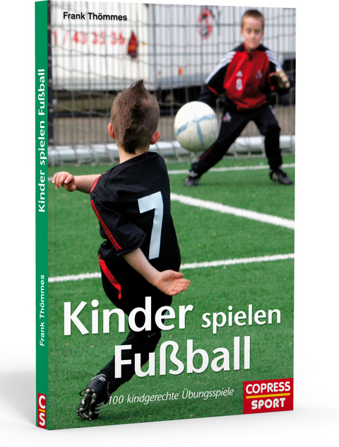 Kinder spielen Fu&szlig;ball - Frank Th&ouml;mmes
