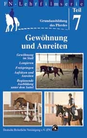 Grundausbildung des Pferdes -  Gewöhnung und Anreiten