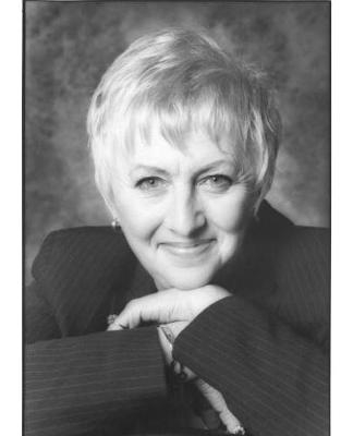 Across a Summer Sea - Lyn Andrews