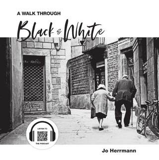 A Walk through Black & White (Kleinformat)